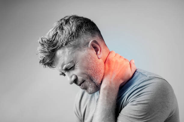Man experiencing neck pain, highlighting symptoms of whiplash, relevant to chiropractic treatment for auto accident injuries.
